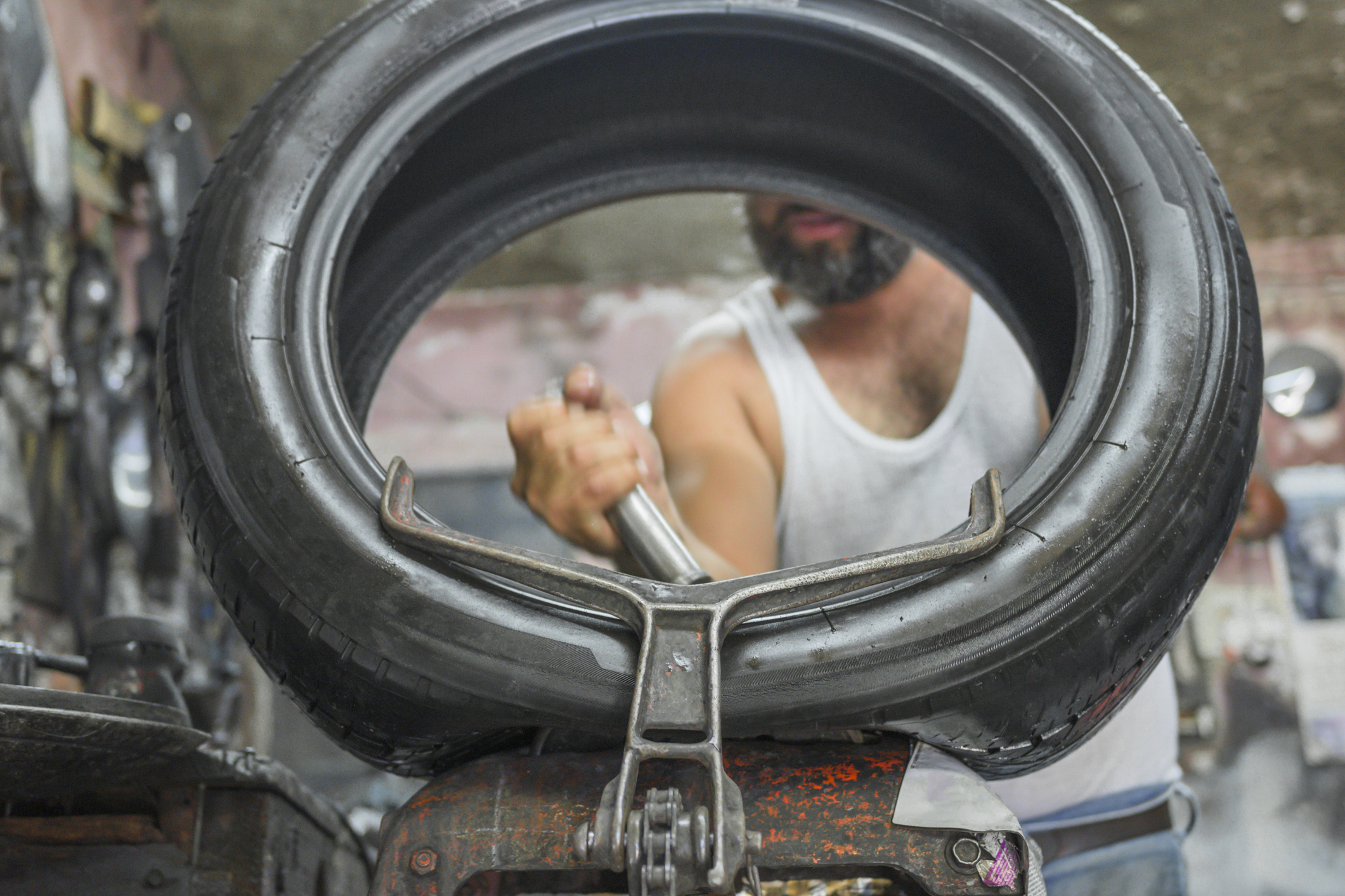 What is Rubbernecking and Does It Count as Negligence in a Car Accident?